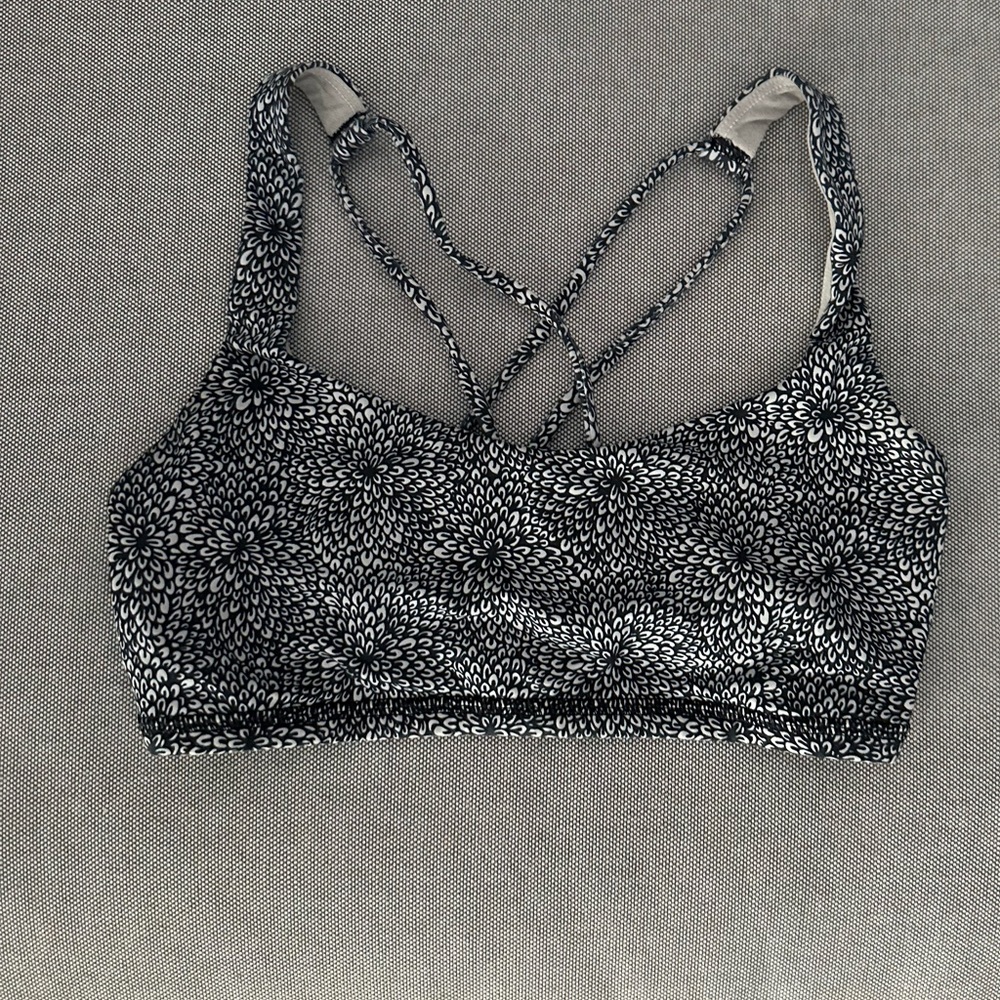 Lululemon sports bra